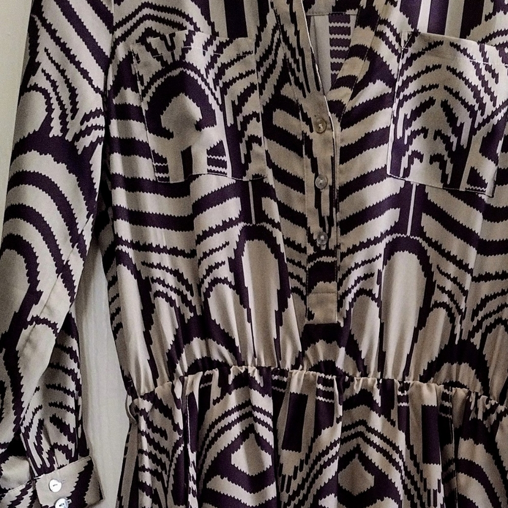 Ellison woman dress size Small warm color.